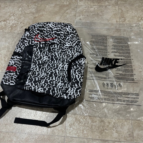 NWOT Black and White Animal Print Nike elite Backpack - Picture 3 of 7